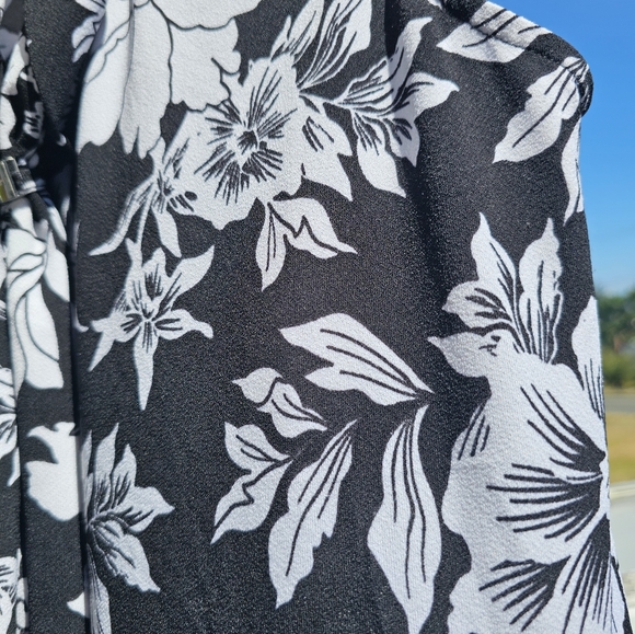 Ladies top - Picture 4 of 4